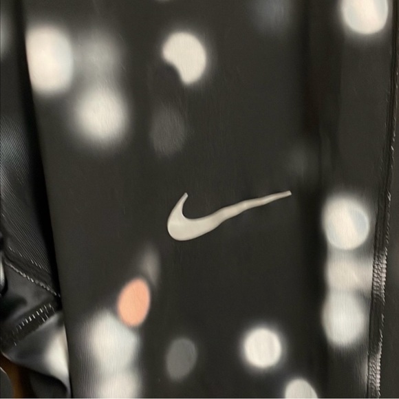 Nike Dri-Fit Leggings Medium - Picture 2 of 3